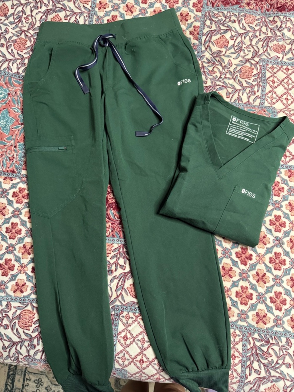 FIGS Green Jogger Scrub Set